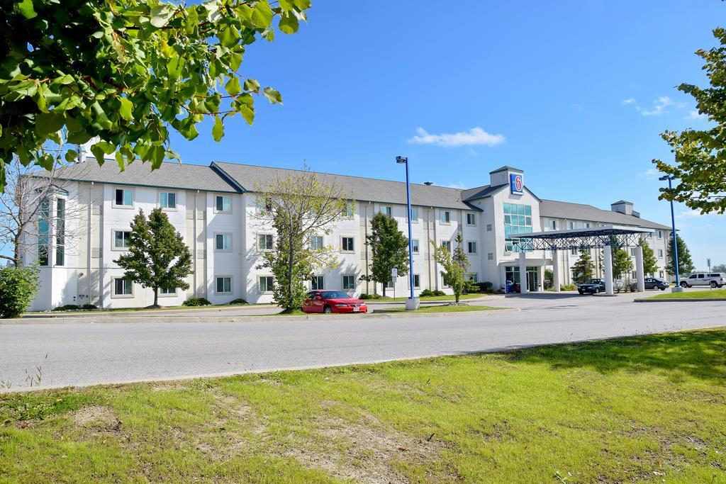 Motel 6-Whitby, On - Toronto East Экстерьер фото