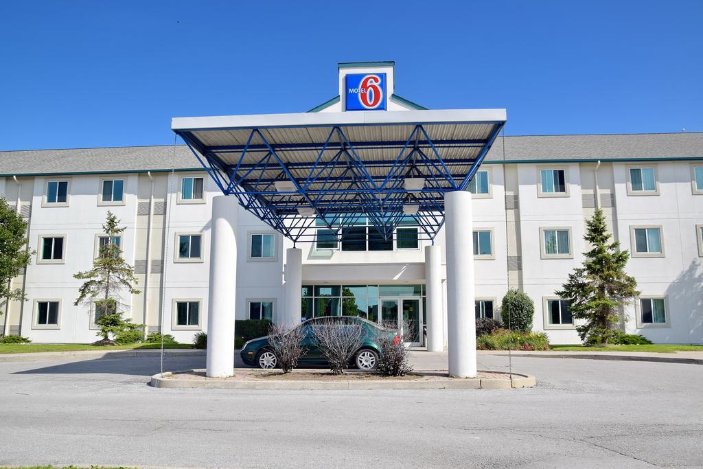 Motel 6-Whitby, On - Toronto East Экстерьер фото
