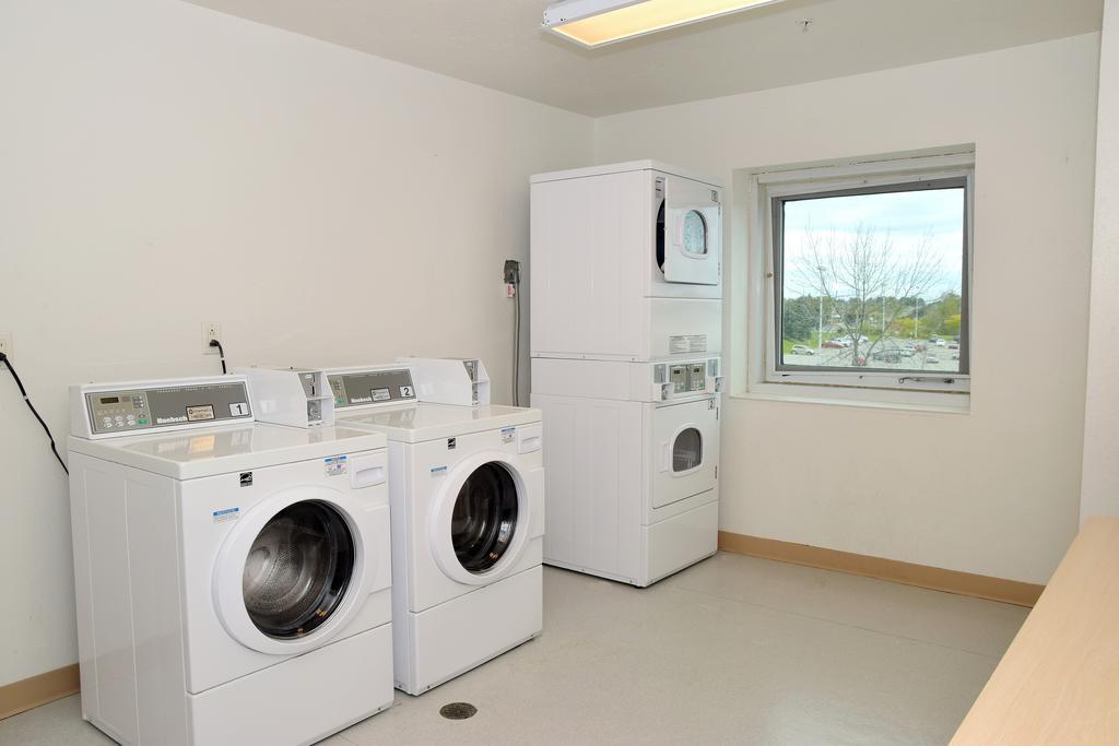 Motel 6-Whitby, On - Toronto East Экстерьер фото