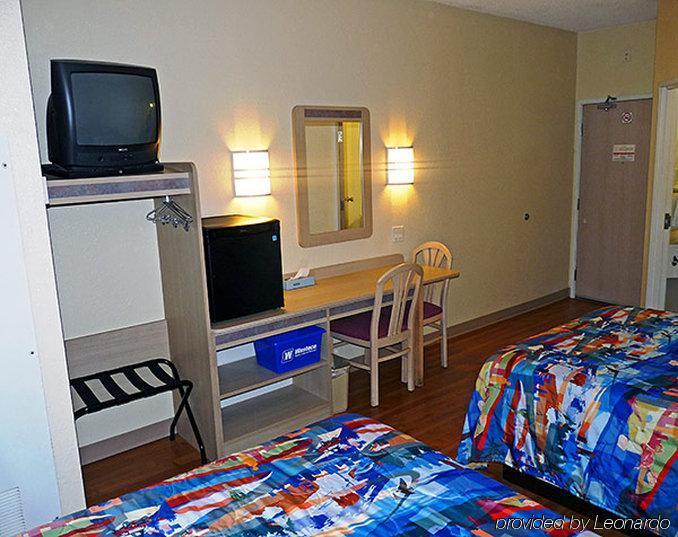 Motel 6-Whitby, On - Toronto East Экстерьер фото