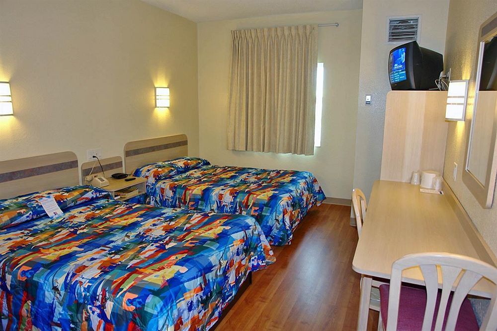 Motel 6-Whitby, On - Toronto East Экстерьер фото