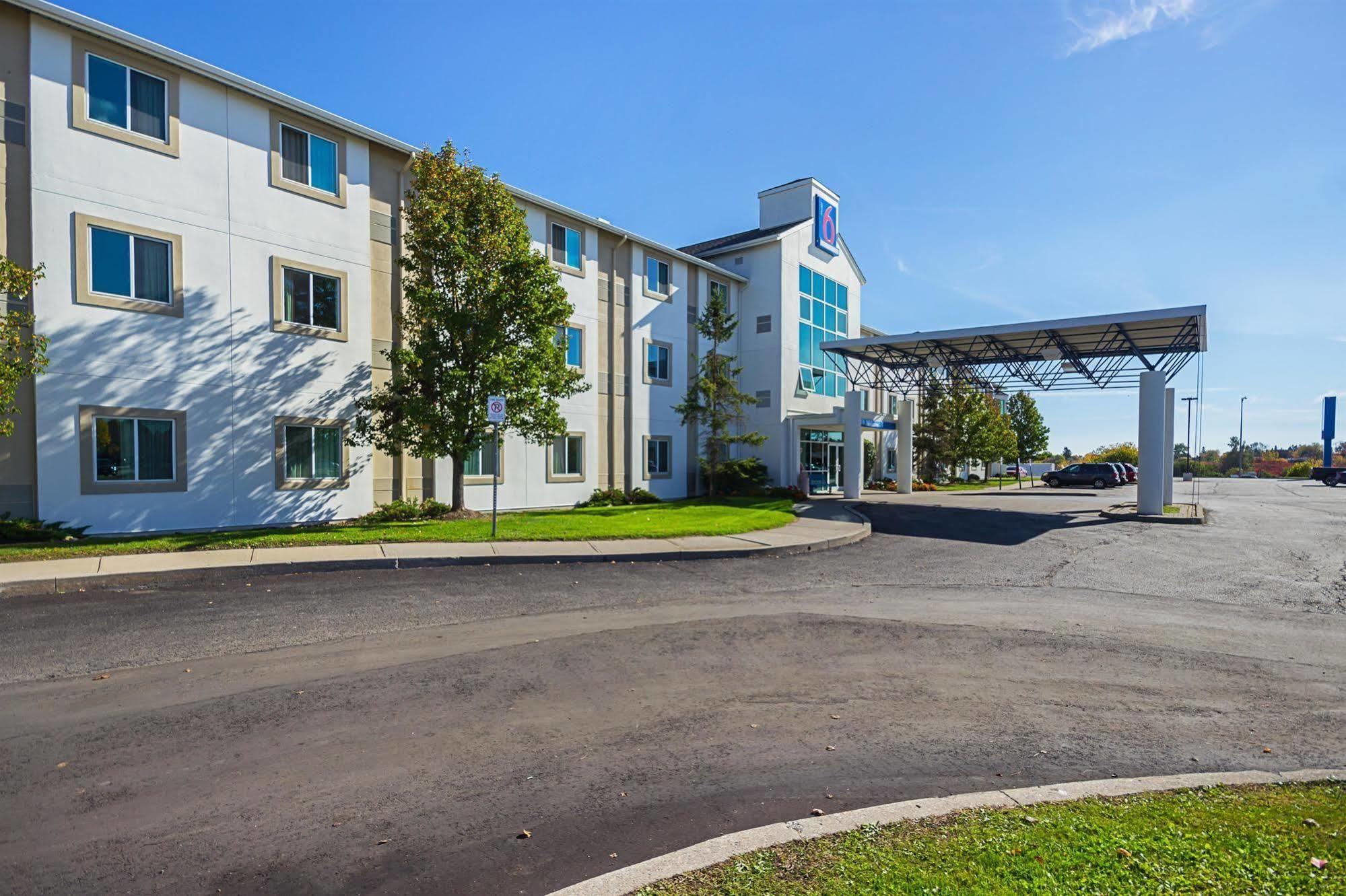 Motel 6-Whitby, On - Toronto East Экстерьер фото