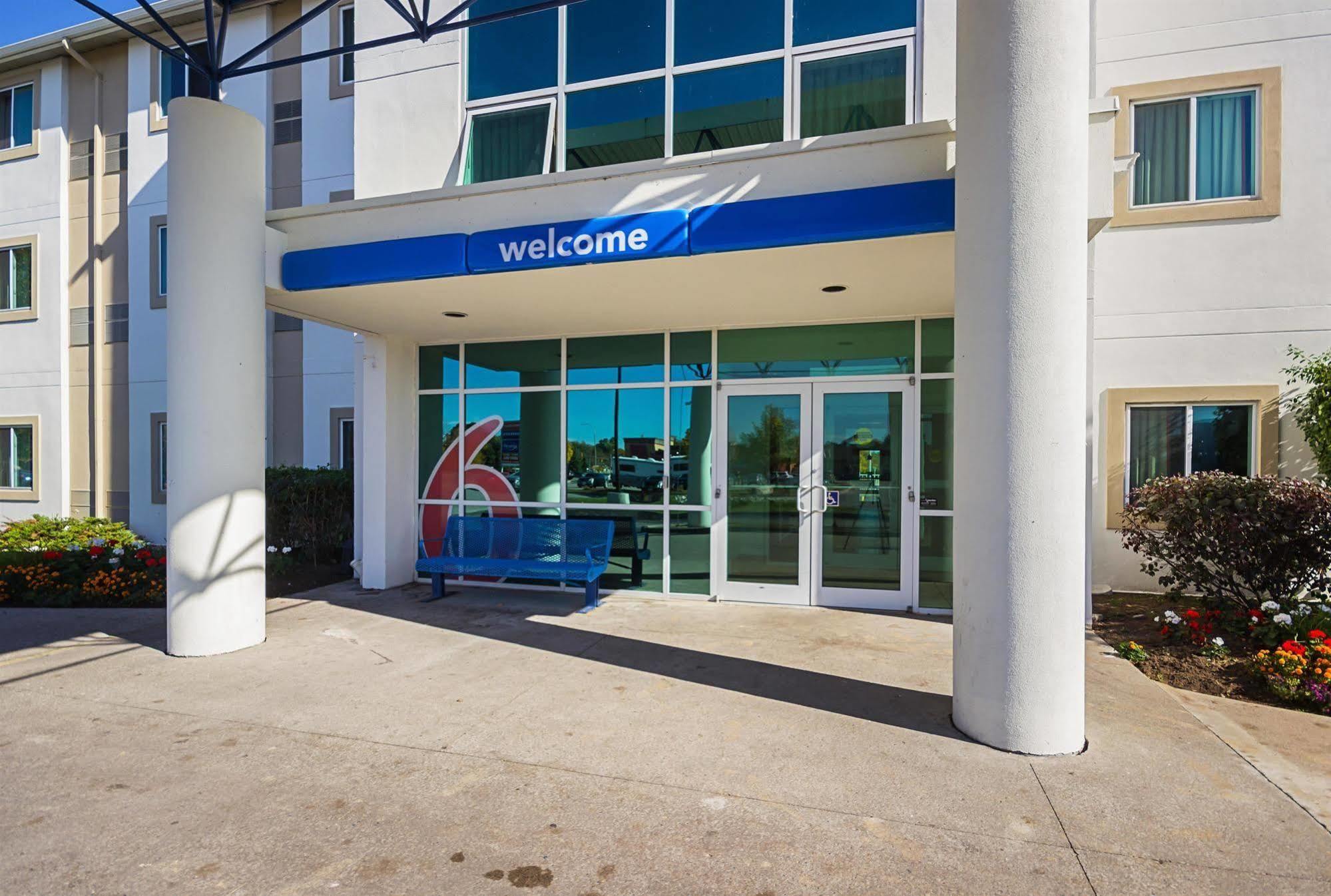Motel 6-Whitby, On - Toronto East Экстерьер фото