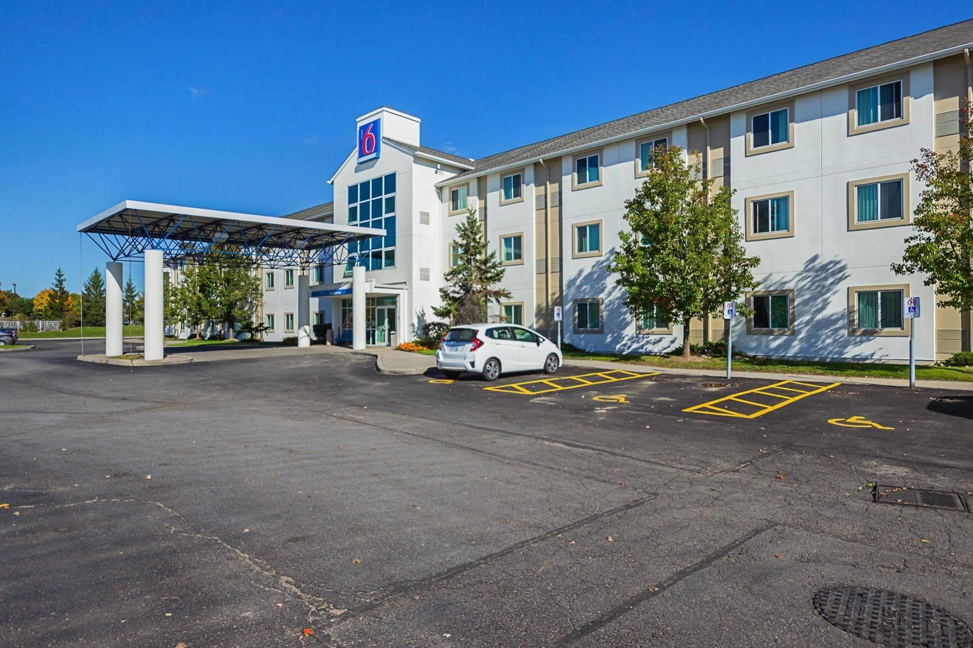 Motel 6-Whitby, On - Toronto East Экстерьер фото