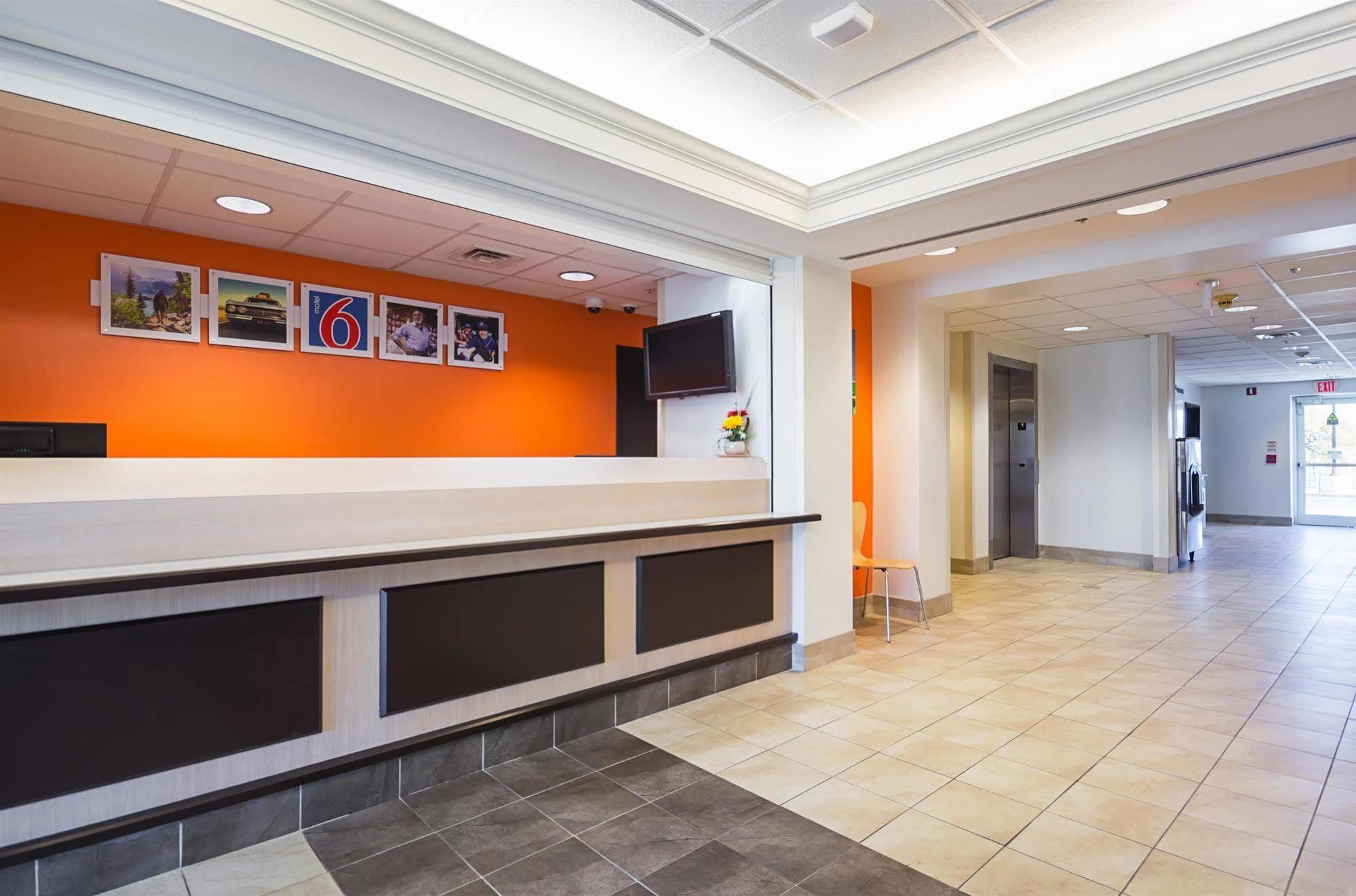 Motel 6-Whitby, On - Toronto East Экстерьер фото