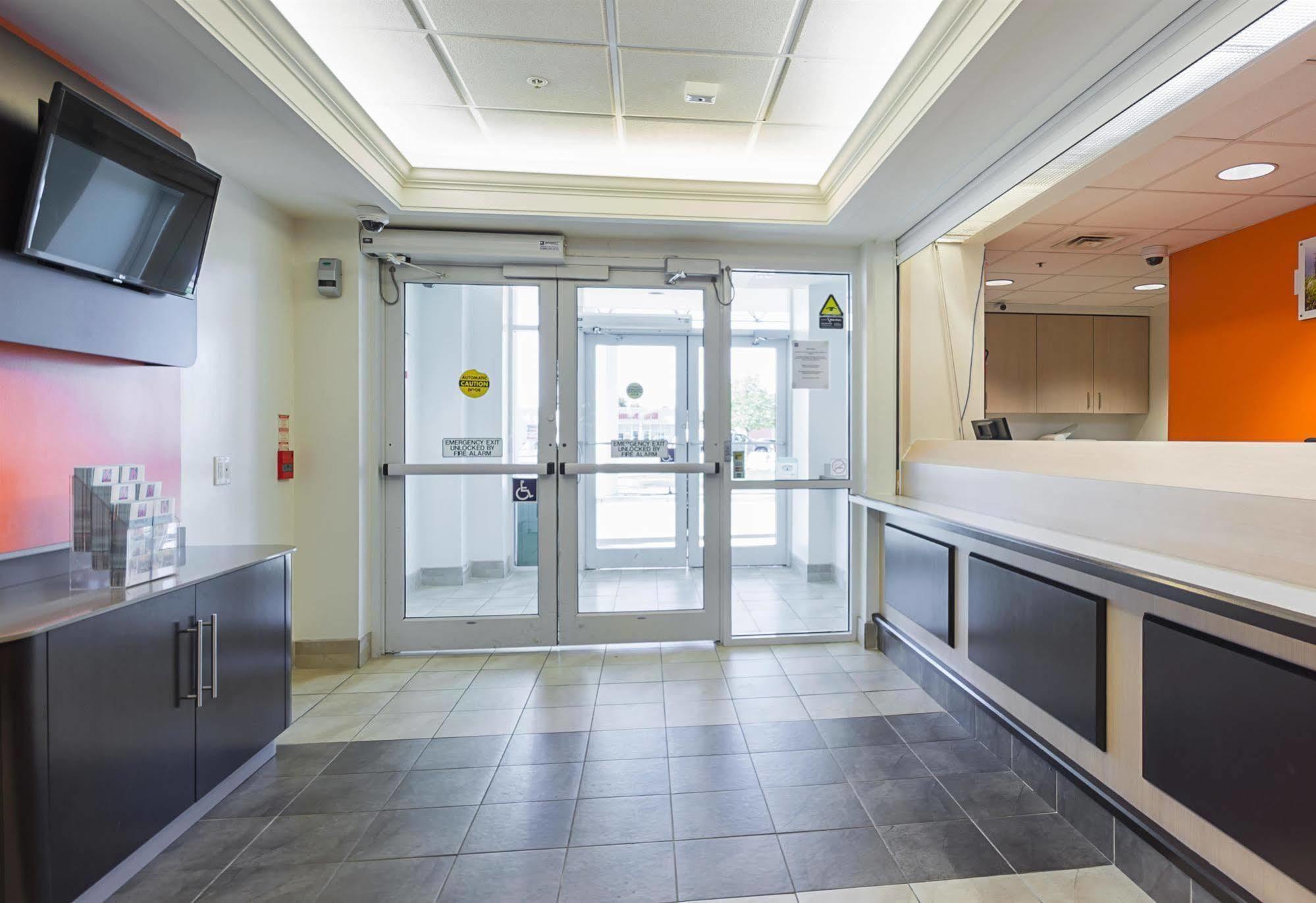 Motel 6-Whitby, On - Toronto East Экстерьер фото