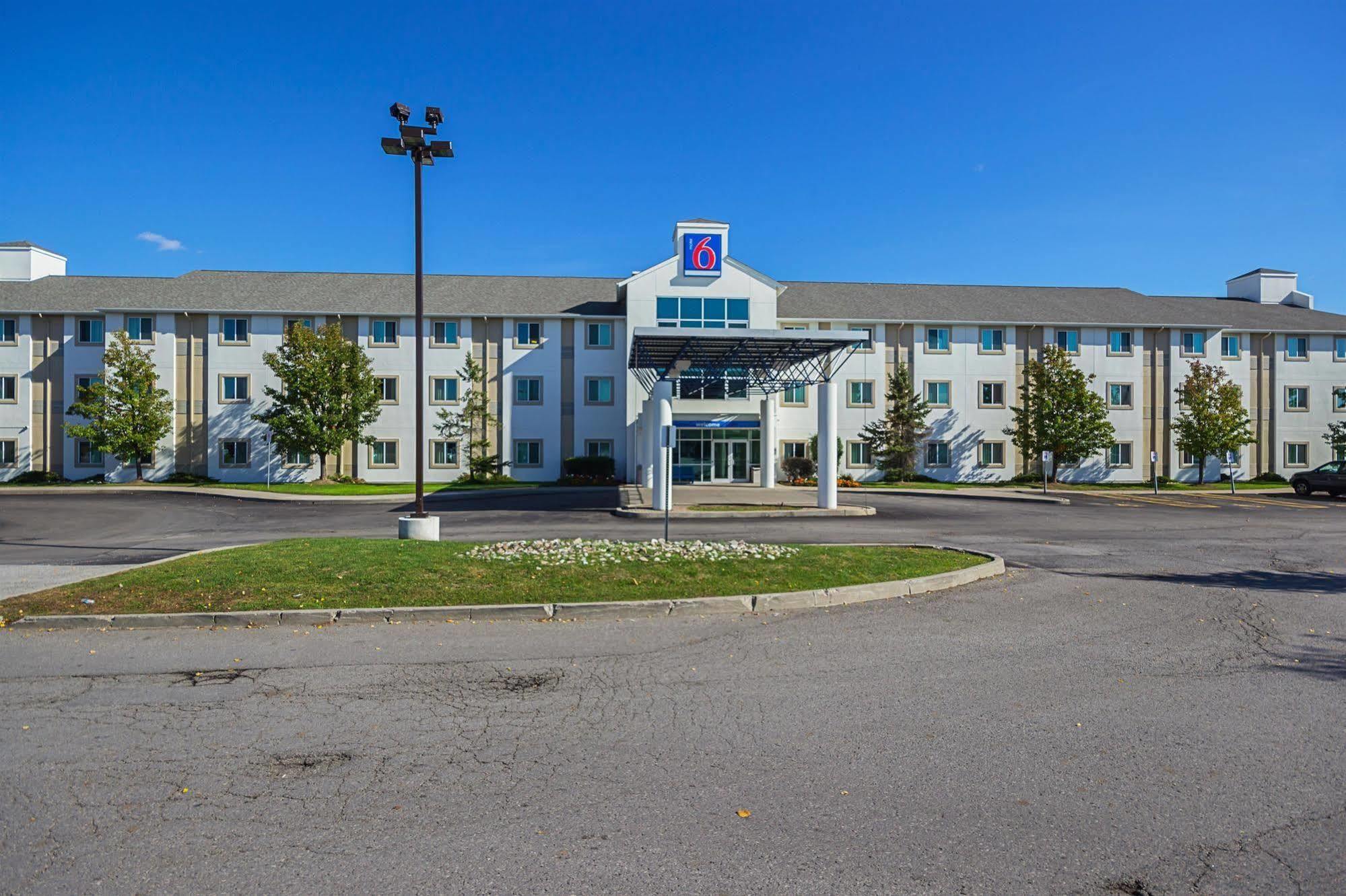 Motel 6-Whitby, On - Toronto East Экстерьер фото